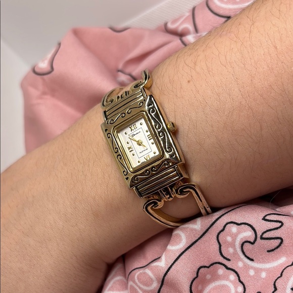 Vintage Gorgeous Gold toned Women's Watch - Picture 1 of 3